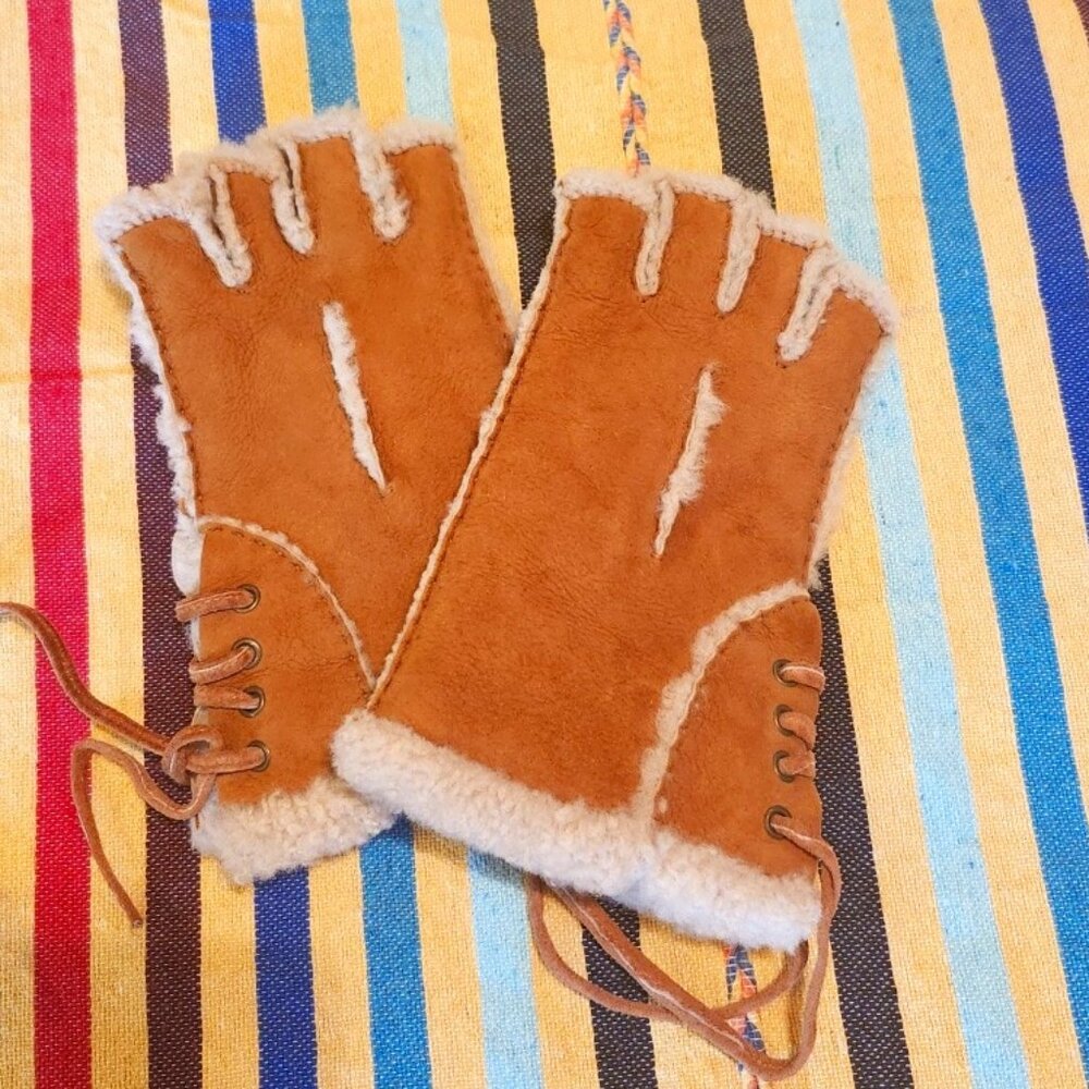 Womens size large Shearling Sheepskin lace up gloves